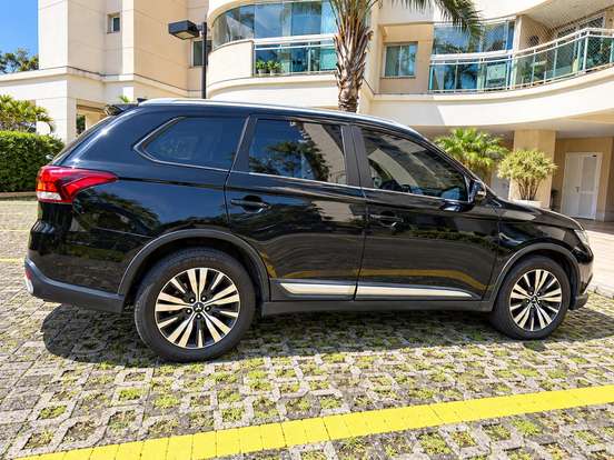 MITSUBISHI-OUTLANDER-2.0 MIVEC GASOLINA HPE AUTOMÁTICO MITSUBISHI-OUTLANDER-2019
