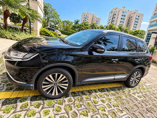 MITSUBISHI-OUTLANDER-2019