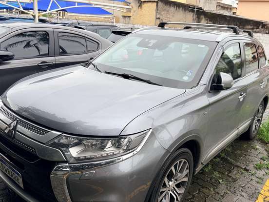 MITSUBISHI-OUTLANDER-3.0 GT 4X4 V6 24V GASOLINA 4P AUTOMÁTICO MITSUBISHI-OUTLANDER-2017