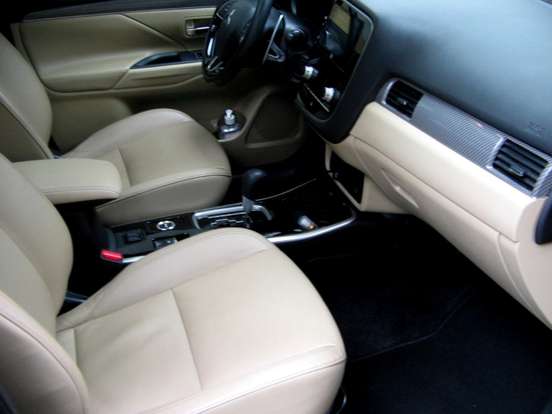 MITSUBISHI-OUTLANDER-2019