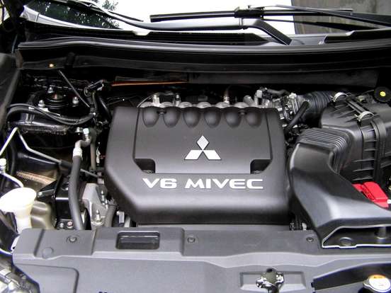 MITSUBISHI-OUTLANDER-3.0 MIVEC V6 GASOLINA HPE-S AWD AUTOMÁTICO MITSUBISHI-OUTLANDER-2019