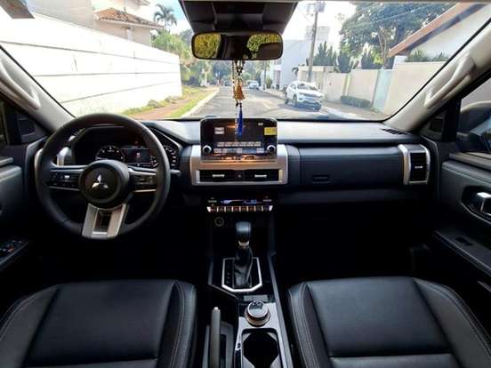 MITSUBISHI-TRITON-2.4 BITURBO DIESEL CD HPE 4X4 AUTOMÁTICO MITSUBISHI-TRITON-2025
