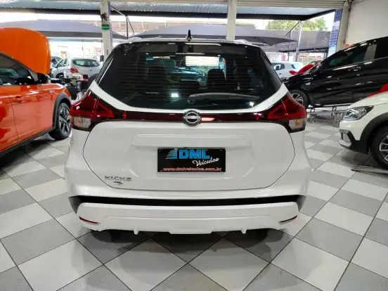 NISSAN-KICKS-2023