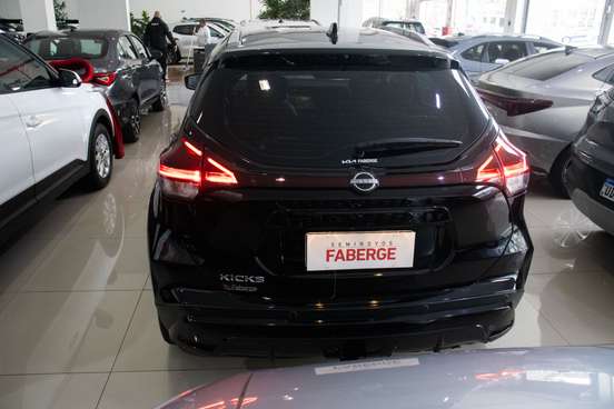 NISSAN-KICKS-2023