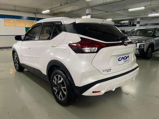 NISSAN-KICKS-2023