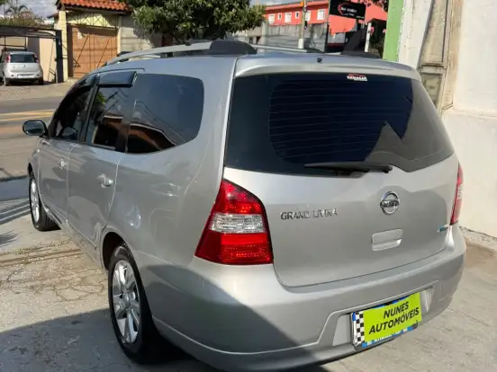 NISSAN-LIVINA-1.8 S 16V FLEX 4P AUTOMÁTICO NISSAN-LIVINA-2012