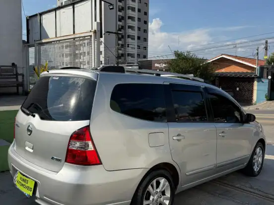 NISSAN-LIVINA-1.8 S 16V FLEX 4P AUTOMÁTICO NISSAN-LIVINA-2012