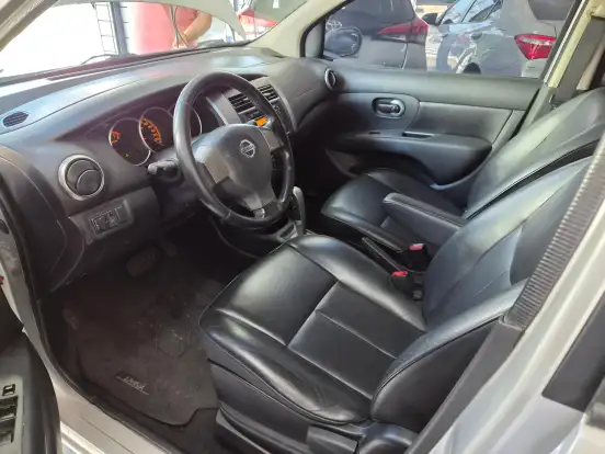 NISSAN-LIVINA-2011