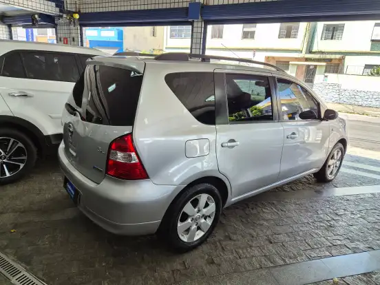 NISSAN-LIVINA-2011