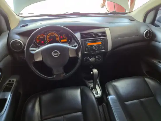 NISSAN-LIVINA-1.8 SL 16V FLEX 4P AUTOMÁTICO NISSAN-LIVINA-2011