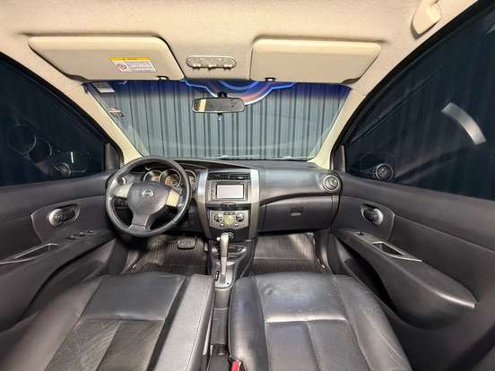 NISSAN-LIVINA-2011