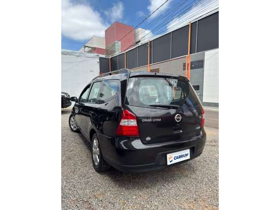 NISSAN-LIVINA-2010