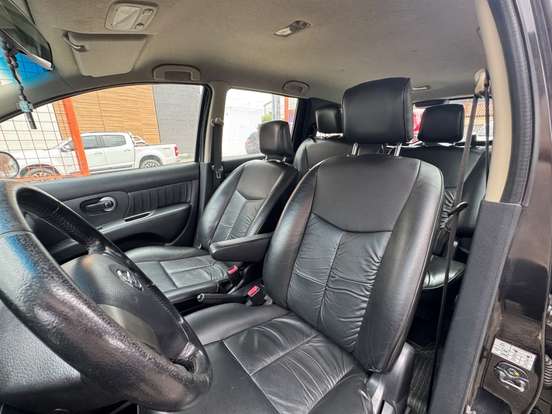 NISSAN-LIVINA-2010