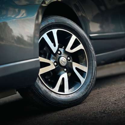 NISSAN-LIVINA-2012