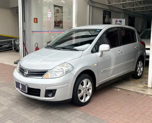 NISSAN-TIIDA-2012