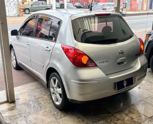 NISSAN-TIIDA-2012
