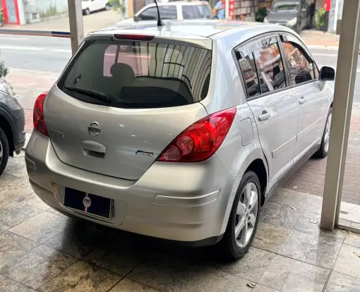 NISSAN-TIIDA-2012