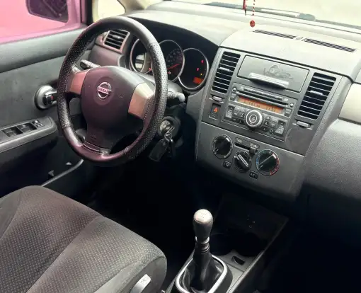 NISSAN-TIIDA-2012