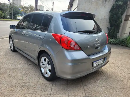 NISSAN-TIIDA-2011