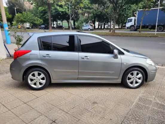 NISSAN-TIIDA-1.8 SL 16V FLEX 4P AUTOMÁTICO NISSAN-TIIDA-2011