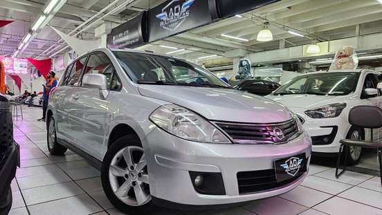 NISSAN-TIIDA-2010