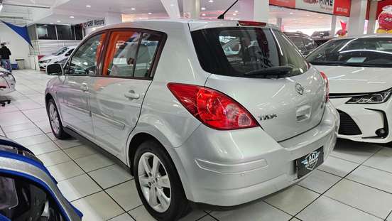 NISSAN-TIIDA-2010