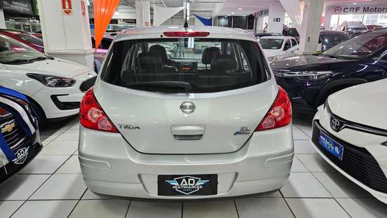 NISSAN-TIIDA-2010