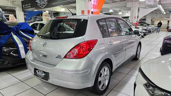 NISSAN-TIIDA-2010