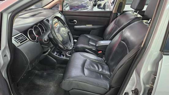 NISSAN-TIIDA-2010