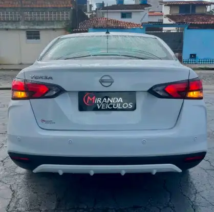 NISSAN-VERSA-2023