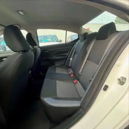 NISSAN-VERSA-2023
