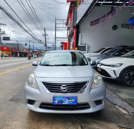 NISSAN-VERSA-2012