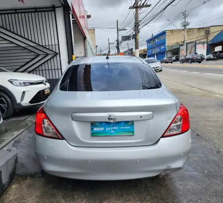 NISSAN-VERSA-2012