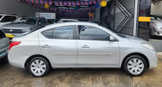 NISSAN-VERSA-2012