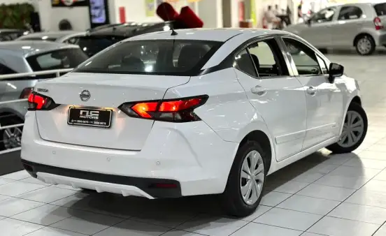 NISSAN-VERSA-2021