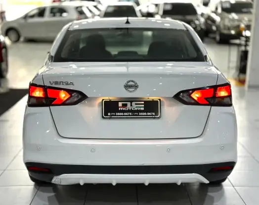 NISSAN-VERSA-2021