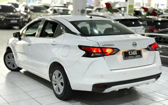 NISSAN-VERSA-2021