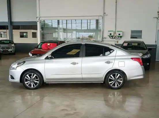 NISSAN-VERSA-2019
