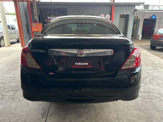 NISSAN-VERSA-2018