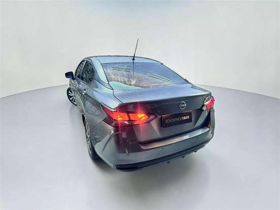 NISSAN-VERSA-2023
