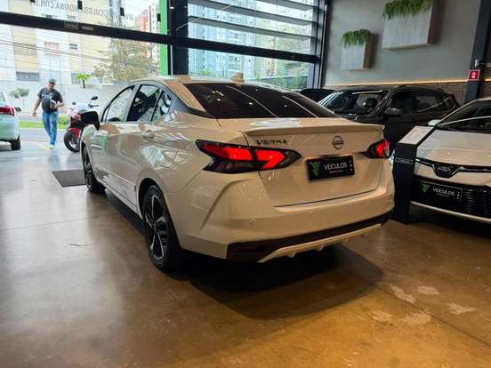 NISSAN-VERSA-2023