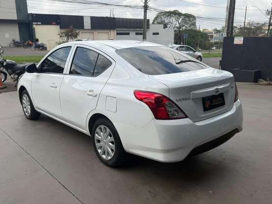 NISSAN-VERSA-2016