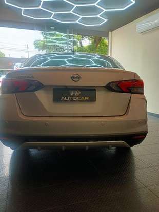 NISSAN-VERSA-2021