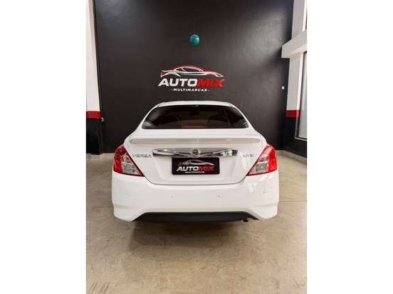 NISSAN-VERSA-2018