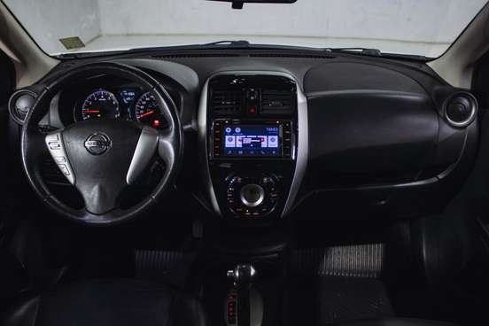 NISSAN-VERSA-2017