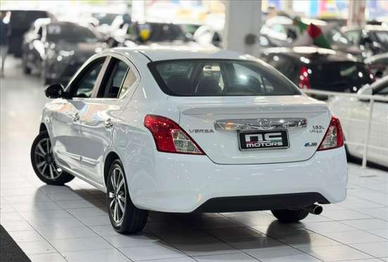 NISSAN-VERSA-2018