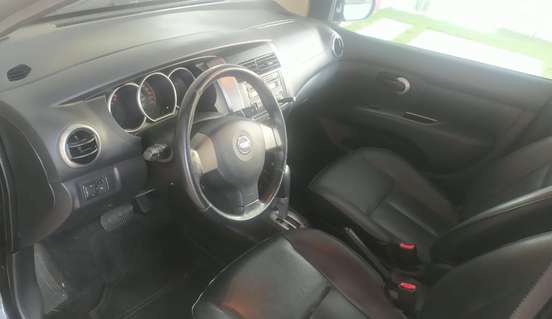 NISSAN-LIVINA-2011