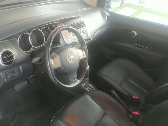 NISSAN-LIVINA-1.8 SL 16V FLEX 4P AUTOMÁTICO NISSAN-LIVINA-2011