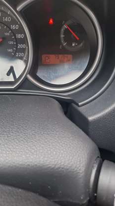 NISSAN-TIIDA-2012