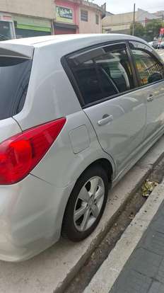 NISSAN-TIIDA-2012